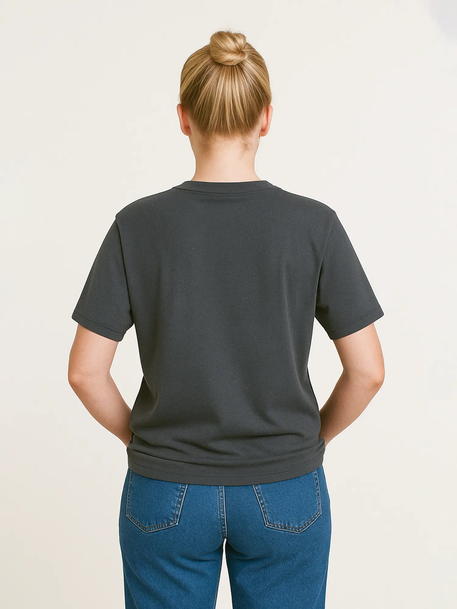 T-shirt brodé Akaroshi